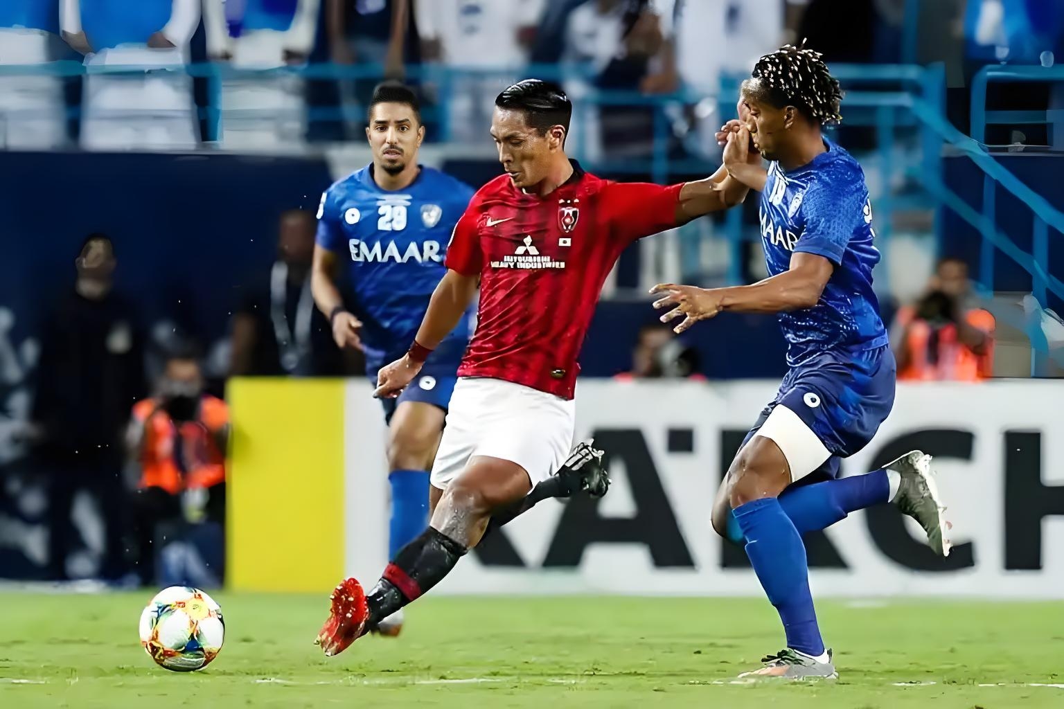 完美体育官网登录入口-赛地聚焦：全明星赛加时末段热度飙升，阿森纳调整名单，信心回归，身体对抗强度拉满